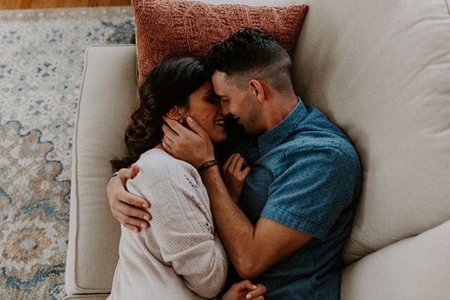 In-home sessions are where it’s AT y’all! 👏🏼👏🏼 Alex proposed to Alyssa before they even moved in at the front of their first home 🏡💖 If that is not a romantic love story straight a movie, I don’t know what is! 🥰