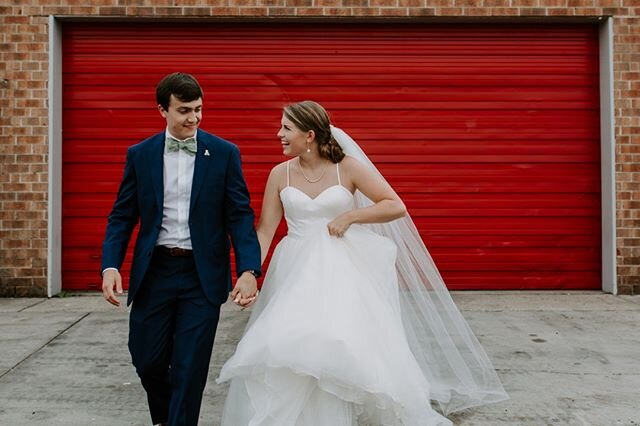 If this isn’t happiness, I don’t know what is! 😍💖 I am still on a high from all the amazing couples I had in 2019! 🥰 I couldn’t be more thankful to have a kickass job where I get to hear everyone’s love stories and document one of the most important days of their lives. 👏🏼 ⠀⠀⠀⠀⠀⠀⠀⠀⠀
.⠀⠀⠀⠀⠀⠀⠀⠀⠀
I am also so grateful for being able to take certain days slower than others because I needed it. 😴 My main task today was to fold laundry but buying groceries and taking care of my headache came first. Whoops! 😂 My day ended with having Tacos with Sam (who knew cooking your chicken with pineapple juice and taco seasoning was so good?!), and a chocolate trio for dessert. 🤤 My heart is full, and my tummy happy! So ready to devote tomorrow to more of what I LOVE doing the most! 💖