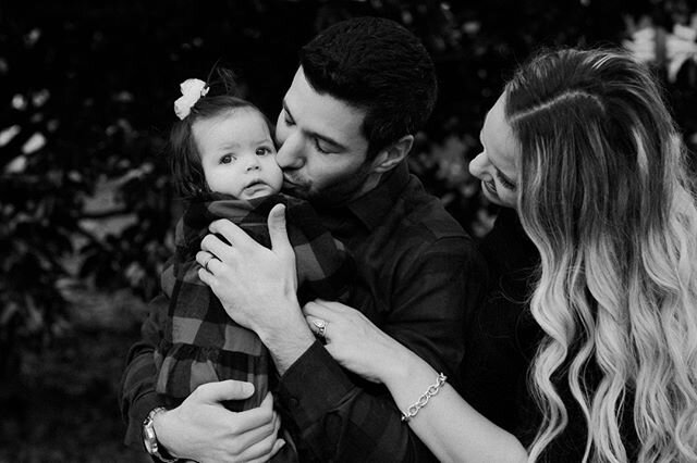 I don't always photograph families. But when I do, please let me have the cutest little cheeks like these!! 😍🤗